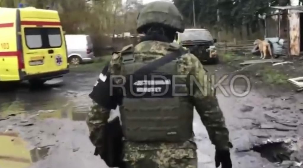 Warleaks 00054 - Ukraińscy bojownicy ostrzelali przystanek autobusowy w Lisiczańsku, zabijając trzech cywilów i raniąc jeszcze jednego