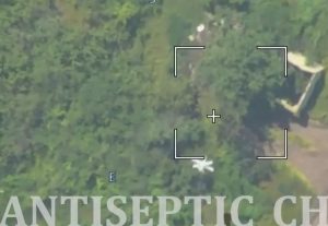 Warleaks 00170 Kolejna porażka czołgu APU przez drona uderzeniowego Lancet-3.