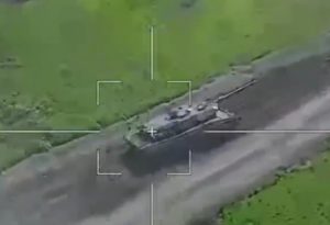 Warleaks 00286 Leopard2 otrzymał trafienie w tył wierzy w magazyn amunicyjny i dziwnym trafem nie zdetonował (pusty)?