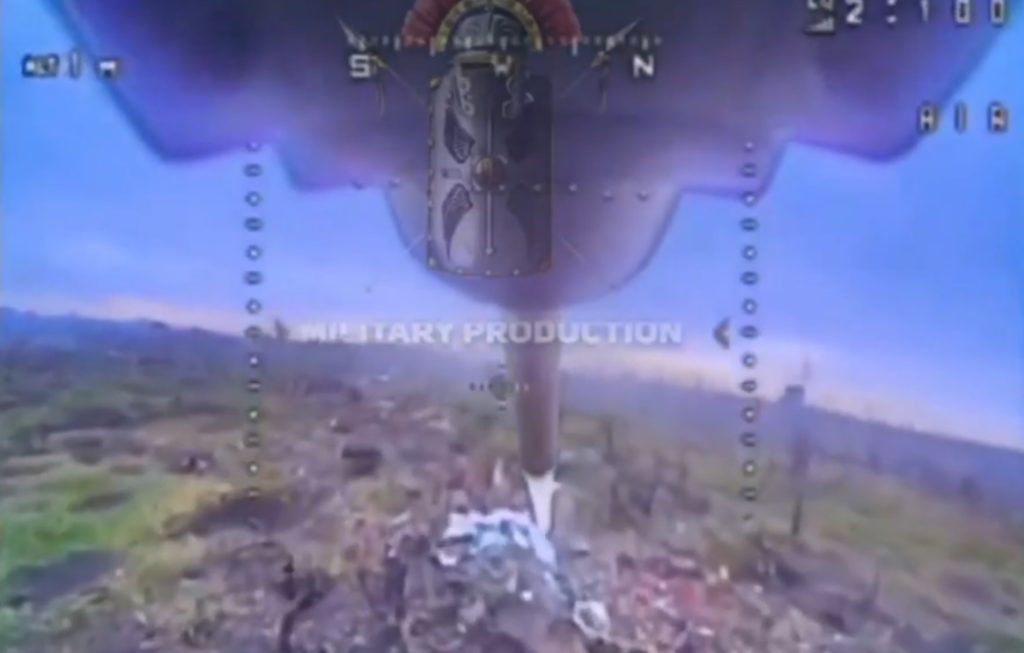Warleaks 00595 Rosyjski dron spada bezpośrednio przy ukraińskim żołnierzu