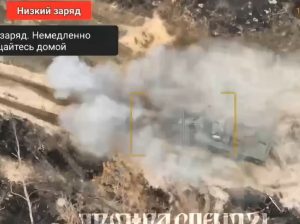 Warleaks 00879 Rosyjski UR-77 rzuca 'Wąż Gordycha" w lasach kremeńskich po pozycjach Sił Zbrojnych Ukrainy