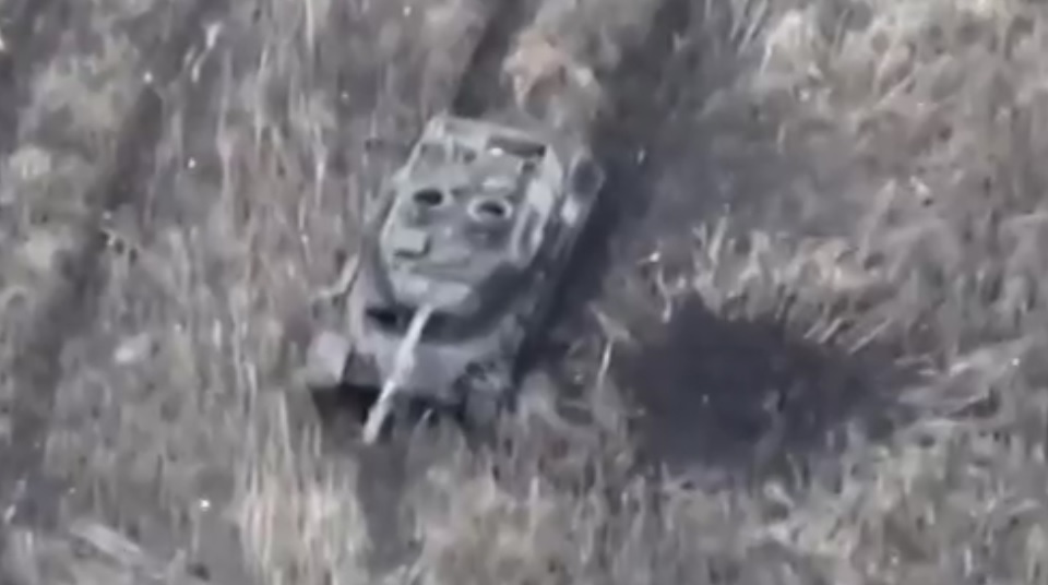 Warleaks 01025 W pobliżu Kupiańska rosyjska artyleria odkryła pierwszego Leoparda 1A5 który został porzucony przez załogę