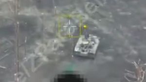 Warleaks 01026 Pracy rosyjskiego oddziału ewakuacyjnego towarzyszy dron, w który w ciągu minuty...