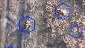 Warleaks 01027 Zniszczenie ukraińskiej ekipy ewakuacyjnej granatami zrzucanymi z dronów