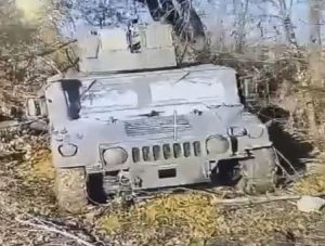 Warleaks 2309 Dron światłowodowy atakuje ukraińskiego Humvee