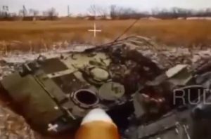 Warleaks 2643 Wykończenie pary M113 w kraterze po bombie i kilka kolejnych ataków na ukraińskie siły zbrojne