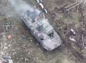 Warleaks 2654 Kursk, amerykański Stryker wraz z oficerem Sił Zbrojnych został ostrzelany na wskroś