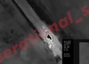Warleaks 2665 Zniszczenie ukraińskiego działa samobieżnego Bogdan przez Lancet i detonacja amunicji