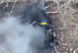 Warleaks 2737 Ukrainiec nie miał szans. Ogłuszyła go bomba, a gdy wybiegł Rosjanin go zastrzelił