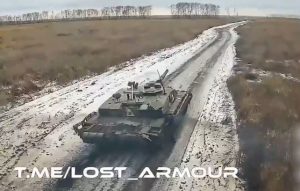 Warleaks 2767 Uderzenie drona światłowodowego w ukraiński (brytyjski) czołg Challenger 2