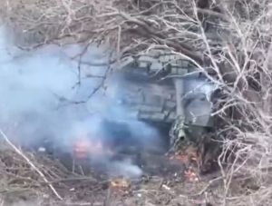 Warleaks 3055 Kierunek Zaporoże, likwidacja ukraińskiego T-72M1 na północ od wsi Stepowoje. Na końcu eksploduje amunicja