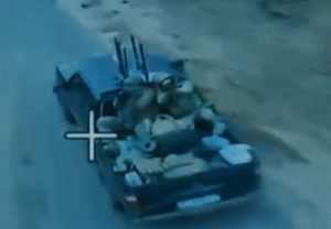Warleaks 3116 Zasadzka typu ukraińskiego skopiowana przez Rosjan. Dron czeka z włączoną kamerą oszczędzając prąd akumulatora. Gdy pojawi się wróg zostaje poderwany do ataku