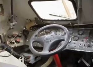 Warleaks 3135 Porzucony ukraiński BTR-60PB z grillem w obwodzie kurskim
