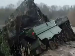 Warleaks 3178 Obwód sumski, niemiecki bojowy wóz piechoty Marder 1A3 i zatopiony transporter opancerzony M113 Sił Zbrojnych Ukrainy