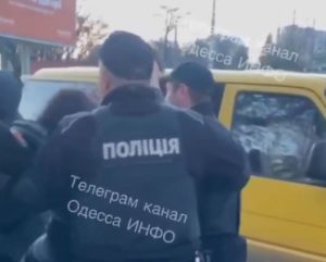 Warleaks 3242 Odessa, policja pomaga TCC - zabrać telefony cywilom, żeby nie filmowali