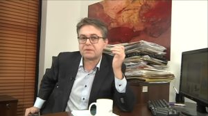 Musisz to wiedzieć (2000) A teraz Sikorski nas kłóci z Węgrami