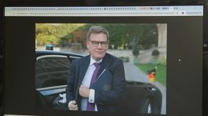 Musisz to wiedzieć (2030)